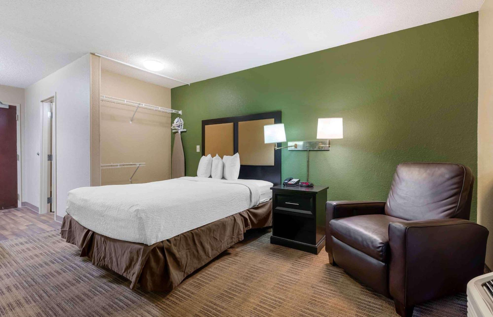 Extended Stay America Select Suites - Jacksonville - Lenoir Avenue East Экстерьер фото